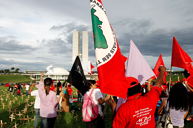 Manifestação do MST em frente ao Congresso Nacional em 2014