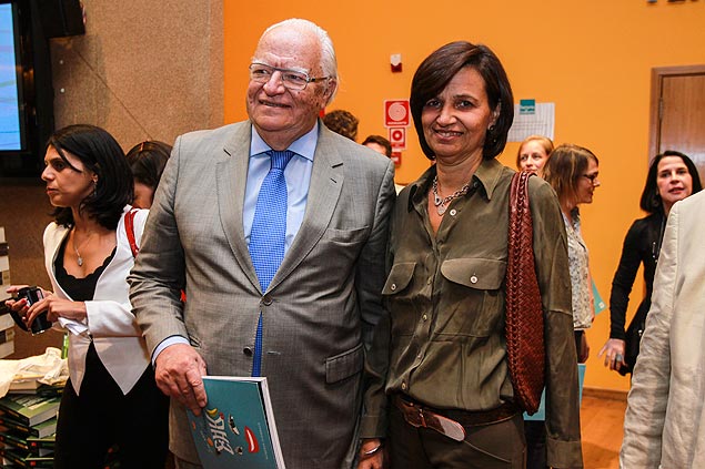 O ex-ministro da Justiça do governo FHC José Gregori ao lado da mulher, Maria Stella