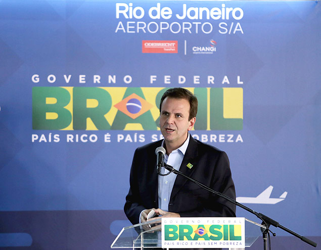 O prefeito Eduardo Paes participa do evento de assinatura do contrato de concesso do Aeroporto Internacional Antnio Carlos Jobim