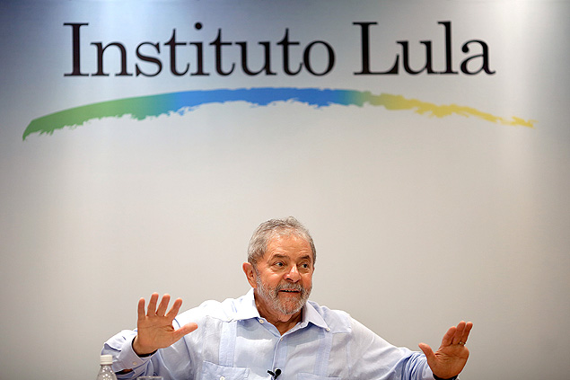 Lula gives an interview to bloggers at the Lula Institute in Sao Paulo