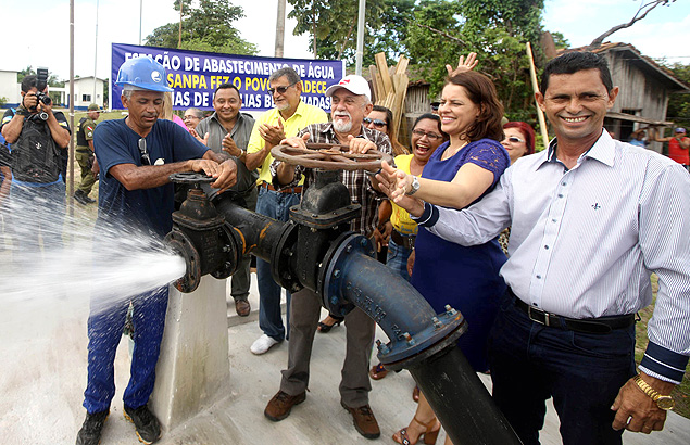 Governador Simo Jatene inaugura rede de abastecimento de gua em Ponta de Pedras (PA)