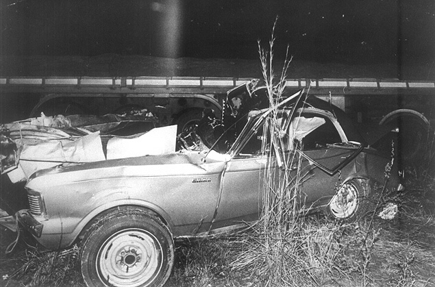 O carro de Juscelino Kubitschek após o acidente que tirou sua vida
