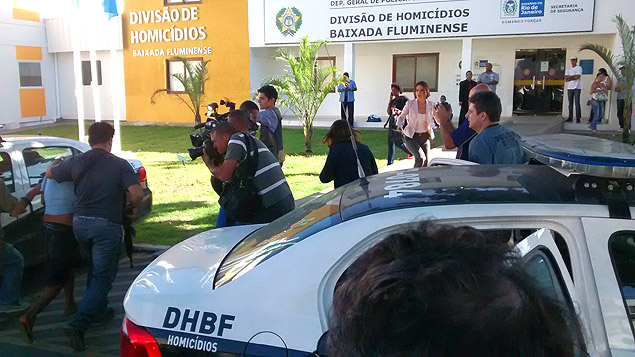 Caseiro Rogrio Pires volta para a delegacia depois de passar por exames no IML