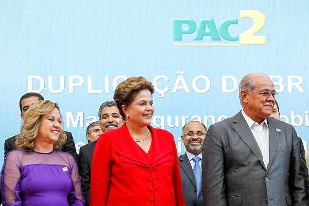 Dilma Rousseff durante cerimnia das obras de duplicao da BR-381, em Minas