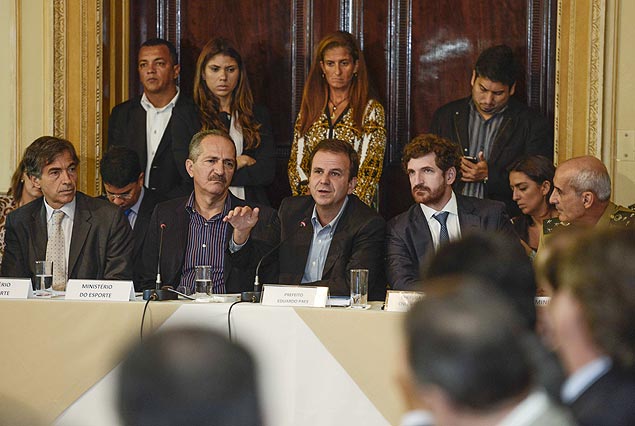 Ao lado de Paes, o ministro Aldo Rebelo participa de reunio sobre plano operacional da Copa do Mundo no Rio