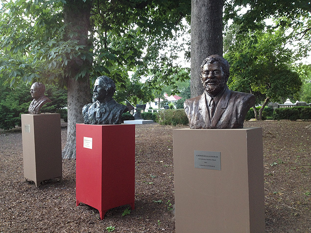 Junto a Lula estão figuras ilustres como Abraham Lincoln, Simon Bolívar e Gabriel García Márquez