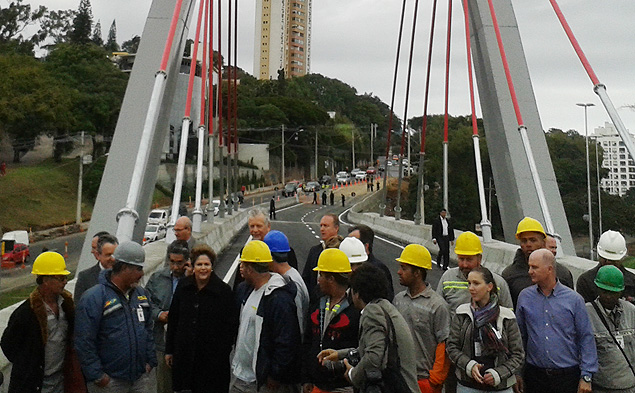 Dilma visita obras do viaduto Pinheiro Borda, prximo ao Beira-Rio, em Porto Alegre