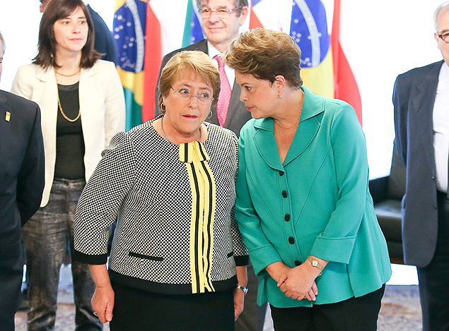 a Presidente Dilma Rousseff (dir.) recebe a presidente do Chile, Michelle Bachelet, no Palcio do Planalto, em Braslia