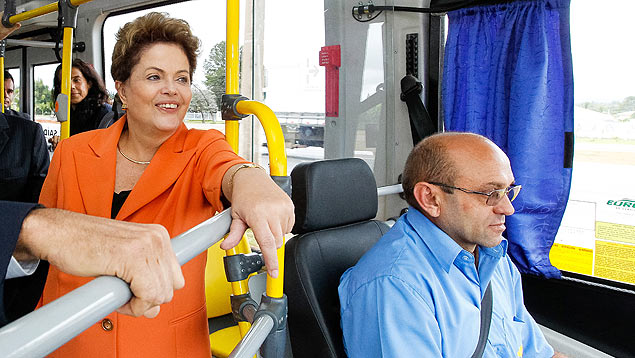 Dilma viaja no Bus Rapid Transit (BRT) do Distrito Federal, conhecido como Expresso DF