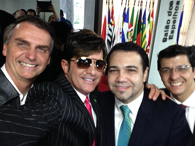 Dr. Rey tira selfie com Bolsonaro e Feliciano na conveno do PSC 
