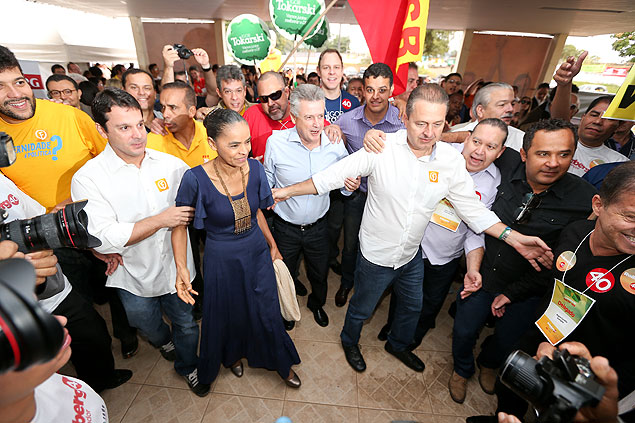 Ao lado de Marina, Campos participa da conveno do PSB em Braslia