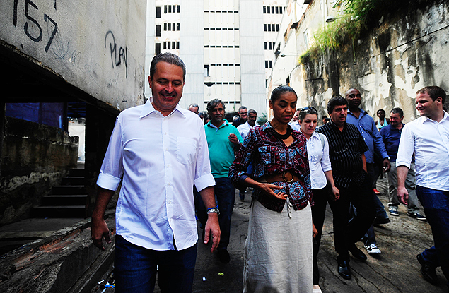 Eduardo Campos e Marina Silva visitam comunidade da Mangueira, zona norte da cidade