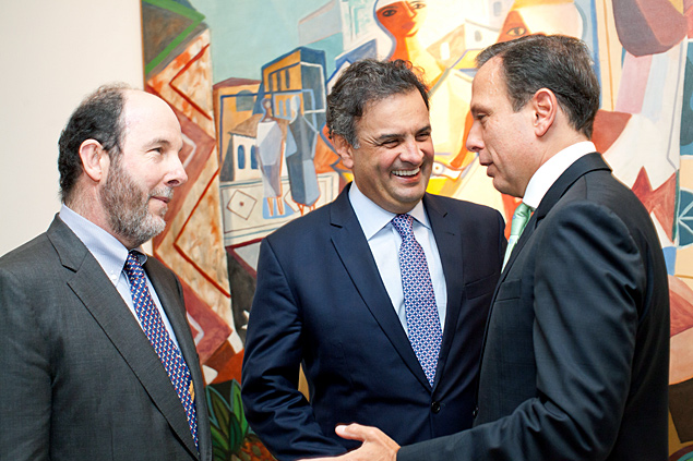 O economista Armnio Fraga (esq.), o senador Acio Neves, e o empresrio Joo Dria Junior (dir.)