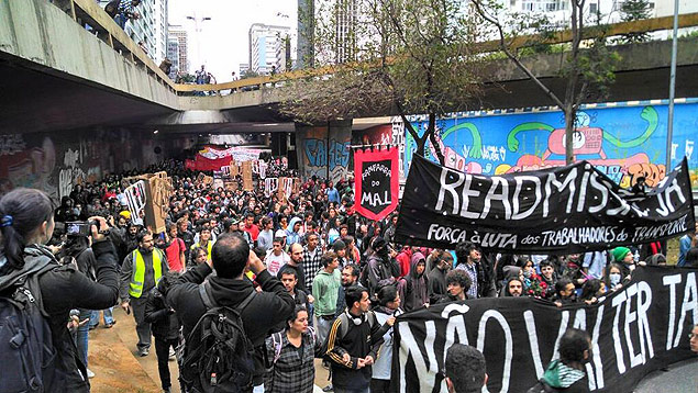 A correspondente da CNN, Shasta Darlington, posta foto de manifestao anti-Copa em So Paulo