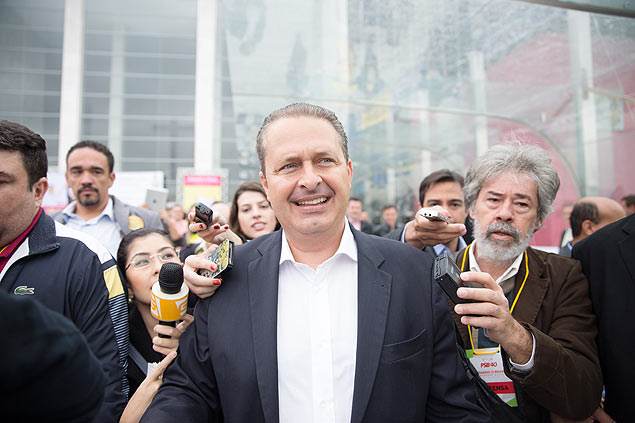 Pr-candidato do PSB  Presidncia, Eduardo Campos, faz passagem relmpago pela conveno do partido em SP