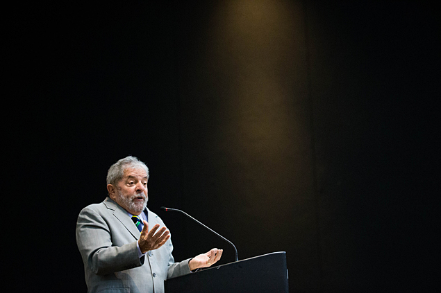 O ex-presidente Lula fala a empresrios durante encontro