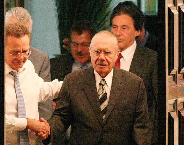 Jos Sarney e Renan Calheiros aps reunio na residncia oficial do presidente do Senado