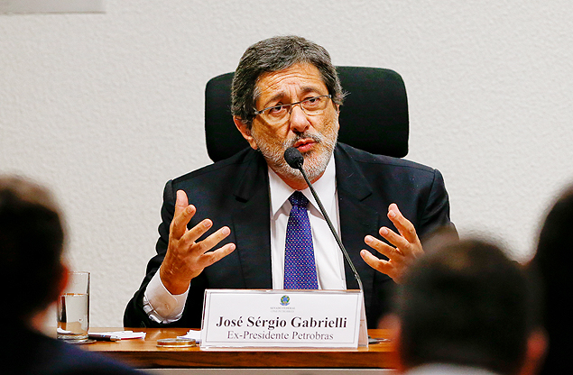 Ex-presidente da Petrobras Jos Srgio Gabrielli durante depoimento na CPI mista