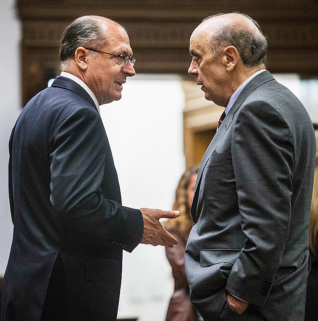Alckmin e Serra conversam durante evento no Palcio dos Bandeirantes, em maio deste ano