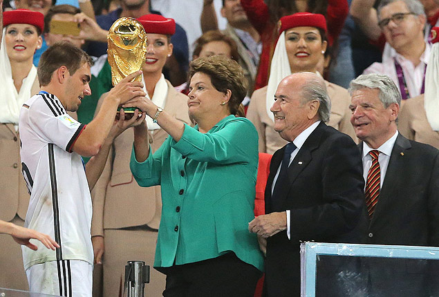 La presidenta Dilma Rousseff fue abucheada en la entrega de la copa 