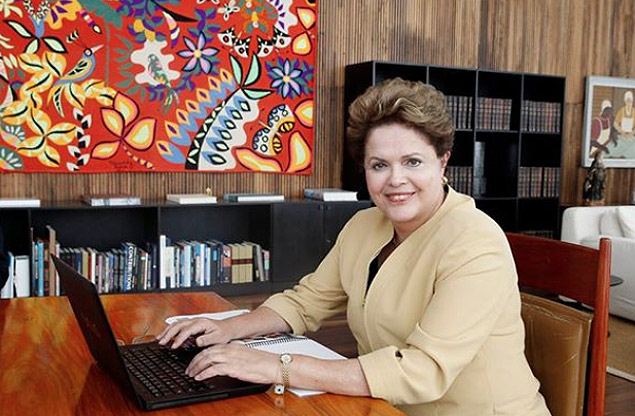 Dilma Rousseff bate papo com usurios do Facebook