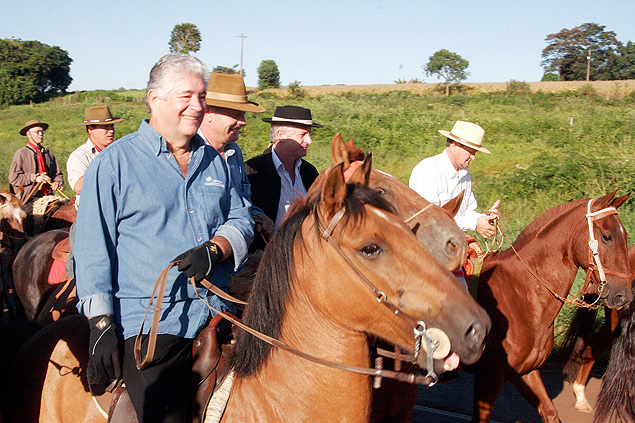 Governador Roberto Requio participa de uma cavalgada em Catanduvas (PR)