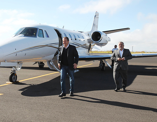 Eduardo Campos desembarca em Franca em maio ap�s viajar no avi�o Cessna que caiu no �ltimo dia 13