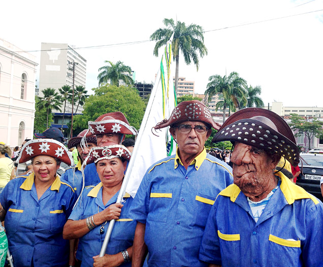 Bacamarteiros participam de cerimnia de despedida de Campos, no Recife