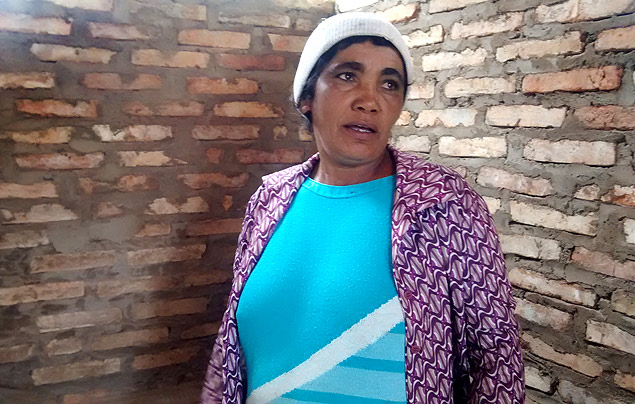 Dona Nalvinha, 43, que diz ter recebido uma prótese dentária 'do pessoal da Dilma' 
