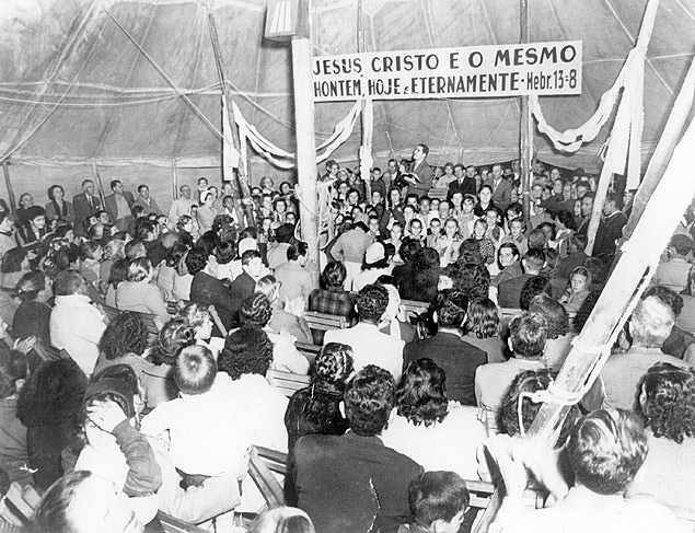 Primeira tenda da Cruzada Nacional de Evangelizao, no Cambuci, nos anos 1950