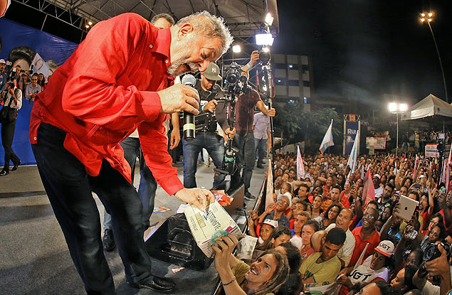 Lula durante comcio em Salvador; nesta quinta-feira (11), ele esteve em Manaus