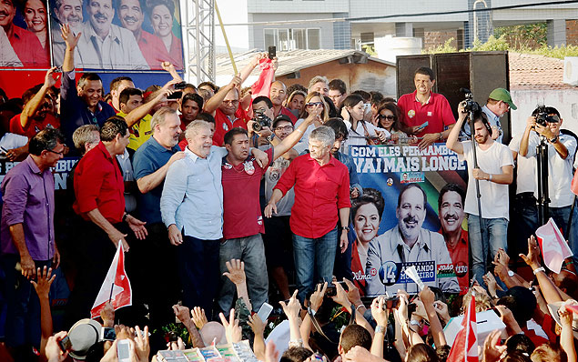 O ex-presidente Lula em comcio em Petrolina (PE) nesta quinta-feira (4)