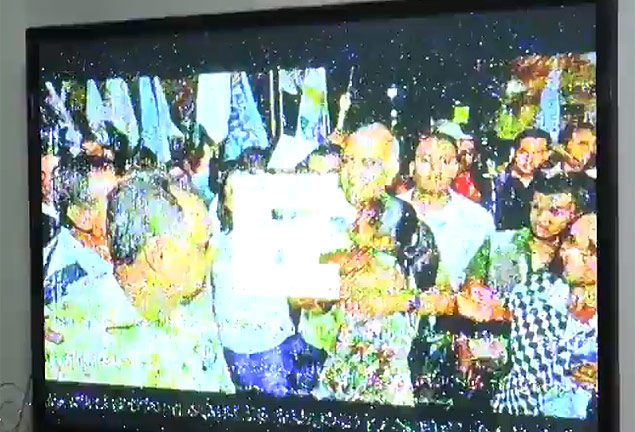 Imagem da propaganda do candidato ao governo da BA Paulo Souto (DEM) que ficou congelada na TV Oeste, retransmissora da Globo