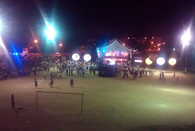 Com�cio de Marina Silva realizado num campo de futebol do bairro de Cajazeiras, sub�rbio de Salvador 