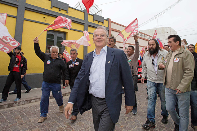 O governador do RS, Tarso Genro (PT), em campanha pela reeleio no Estado
