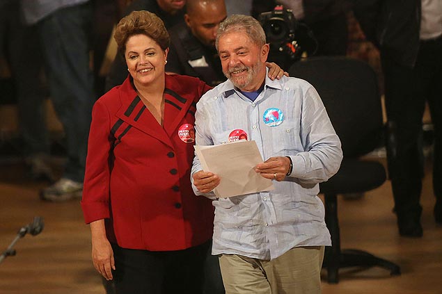Lula e Dilma durante encontro com intelectuais no TUCA, em SP
