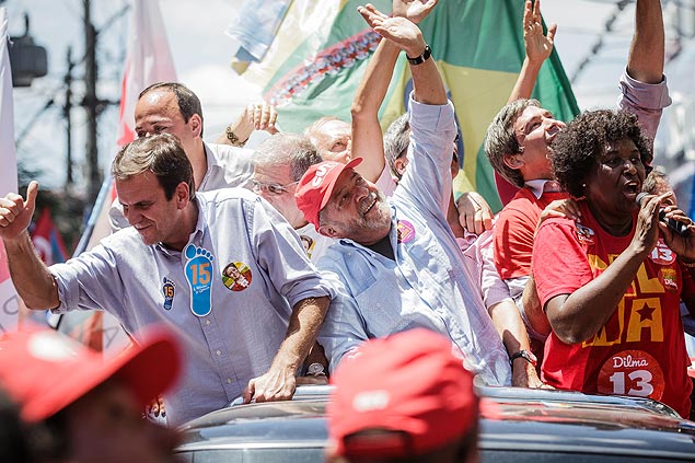 Lula faz campanha para Dilma Rousseff, em So Gonalo, regio metropolitana do Rio de Janeiro