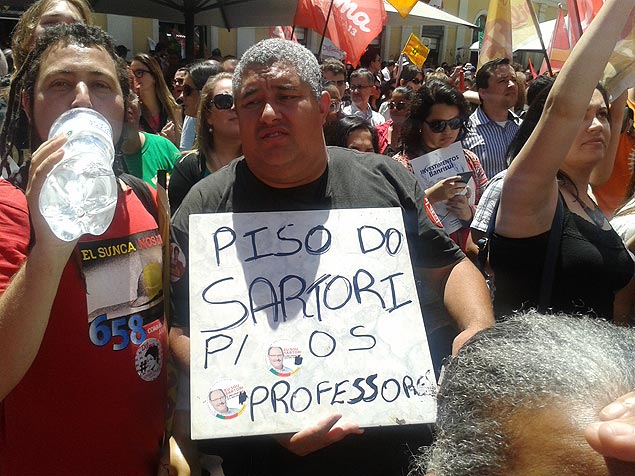 Eleitor petista ironiza o candidato do PMDB, Jos Ivo Sartori, em evento de campanha em Porto Alegre 
