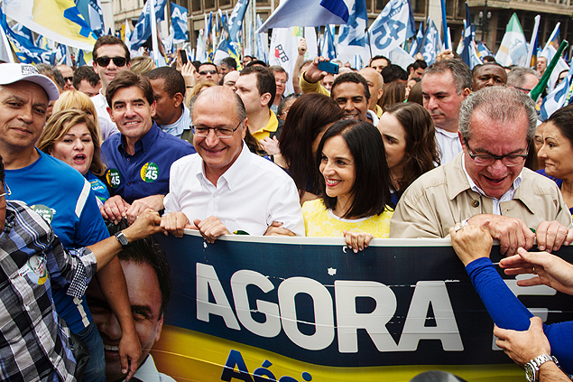 Caminhada dos aliados de Acio Neves na praa do Patriarca ate praa da Repblica com a presena de Geraldo Alckmin 