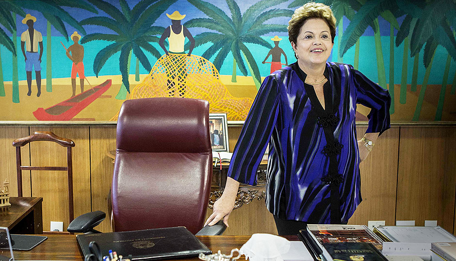 Presidente Dilma em seu gabinete