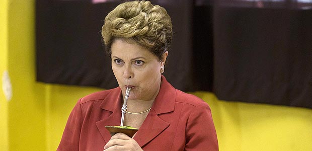 PORTO ALEGRE, RS, BRASIL, 26-10-2014: XXXXXXX. ELEICOES 2014 - A Presidenta Dilma, candidata a reeleicao pelo PT, vota em Porto Alegre. (Foto: Marlene Bergamo/Folhapress, poder).