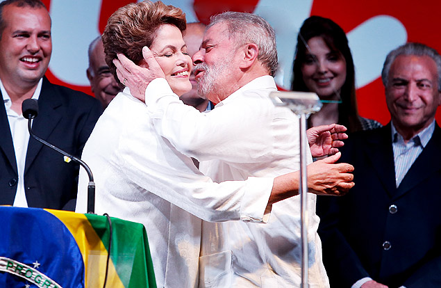 Presidente Dilma Rousseff e o ex-presidente Lula comemoram a reeleio