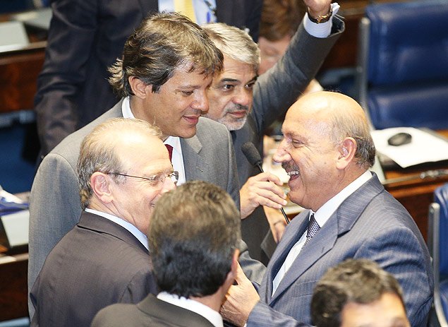 O prefeito de So Paulo, Fernando Haddad e o governador do RS, Tarso Genro, acompanham sesso de votao da renegociao das dvidas dos Estados