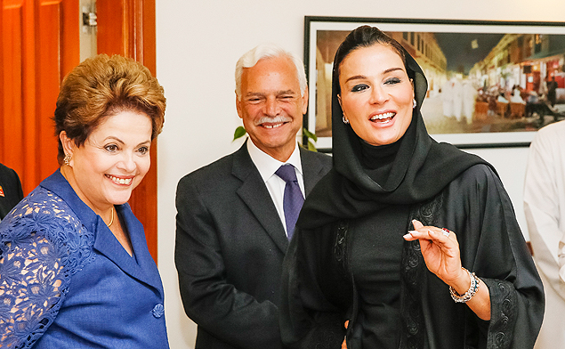 A presidente Dilma Rousseff durante encontro com a xeica Moza bint Nasser, no Qatar