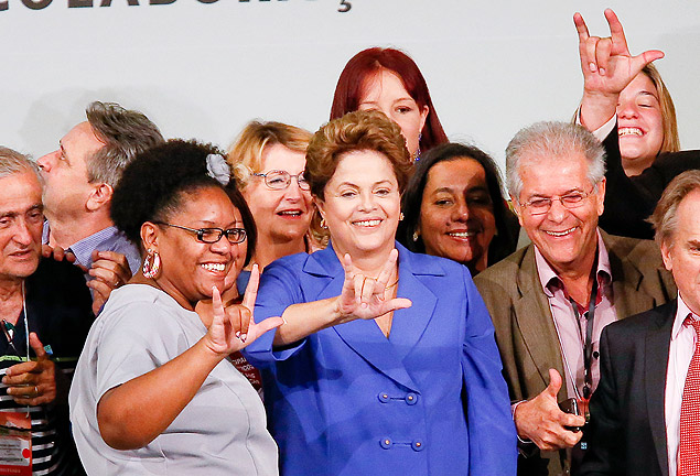 A presidente Dilma Rousseff participa, ao lado do ministro da Educao, Henrique Paim, de conferncia sobre educao
