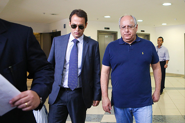 O ex-diretor da Petrobras Renato Duque ao deixar a priso em Curitiba, em dezembro do ano passado