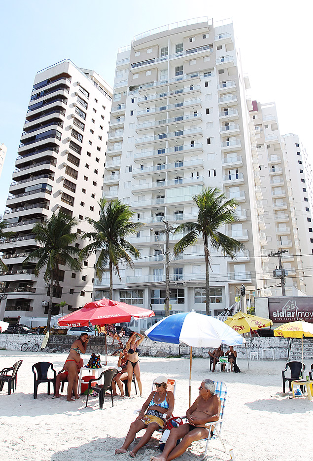 Prdio na praia das Astrias, no Guaruj (SP), onde Lula adquiriu um apartamento