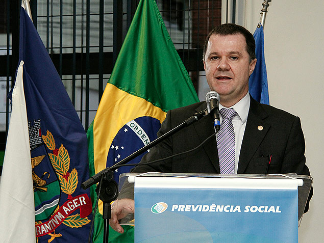 Carlos Gabas: http://blog.previdencia.gov.br/?p=6925