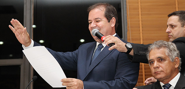 Governador do Acre, Tião Viana é empossado nos primeiros minutos de 2015, para dar tempo de estar na posse de Dilma