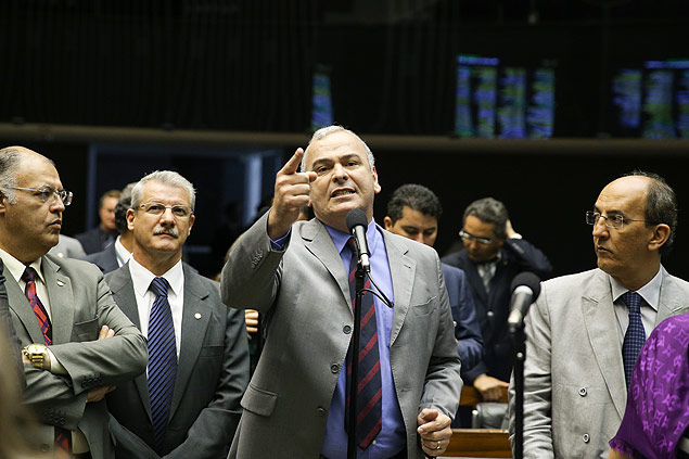 O deputado Jlio Delgado (PSB), ao centro, representa a terceira via na disputa pela presidncia da Cmara dos Deputados